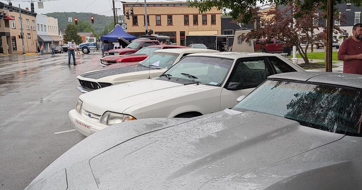 Friday Night Cruisers holds first show