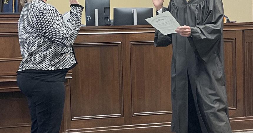 Strong sworn in as Circuit Court Clerk | News | pmg-ky2.com
