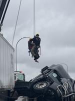 Springfield native calms driver of dangling truck