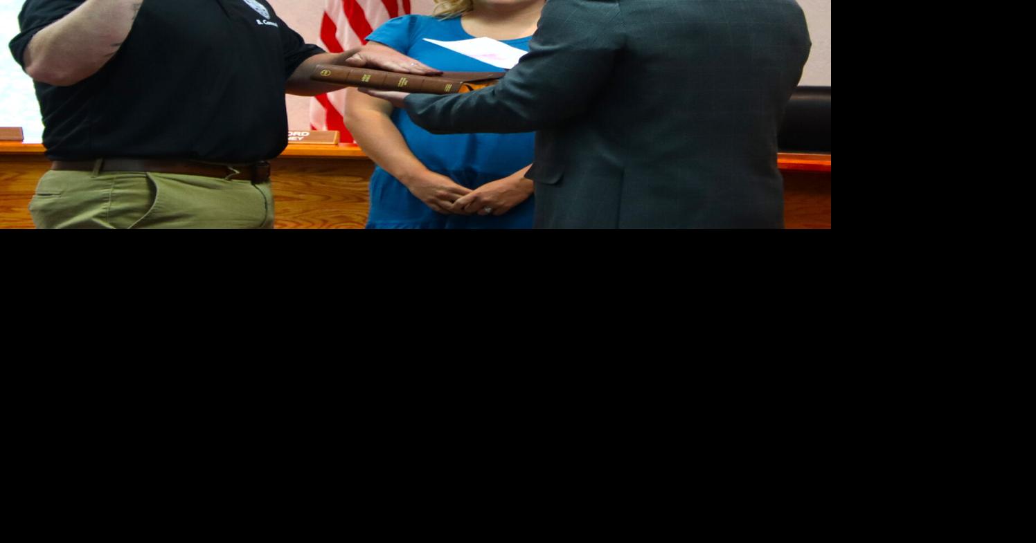 New police officer sworn in during council meeting | News | pmg-ky3.com