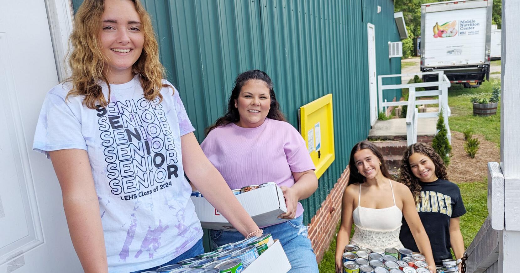 Superintendent student cabinet donates 1,500 pounds of food to United Way's MNC | Camden - Vimarsana News