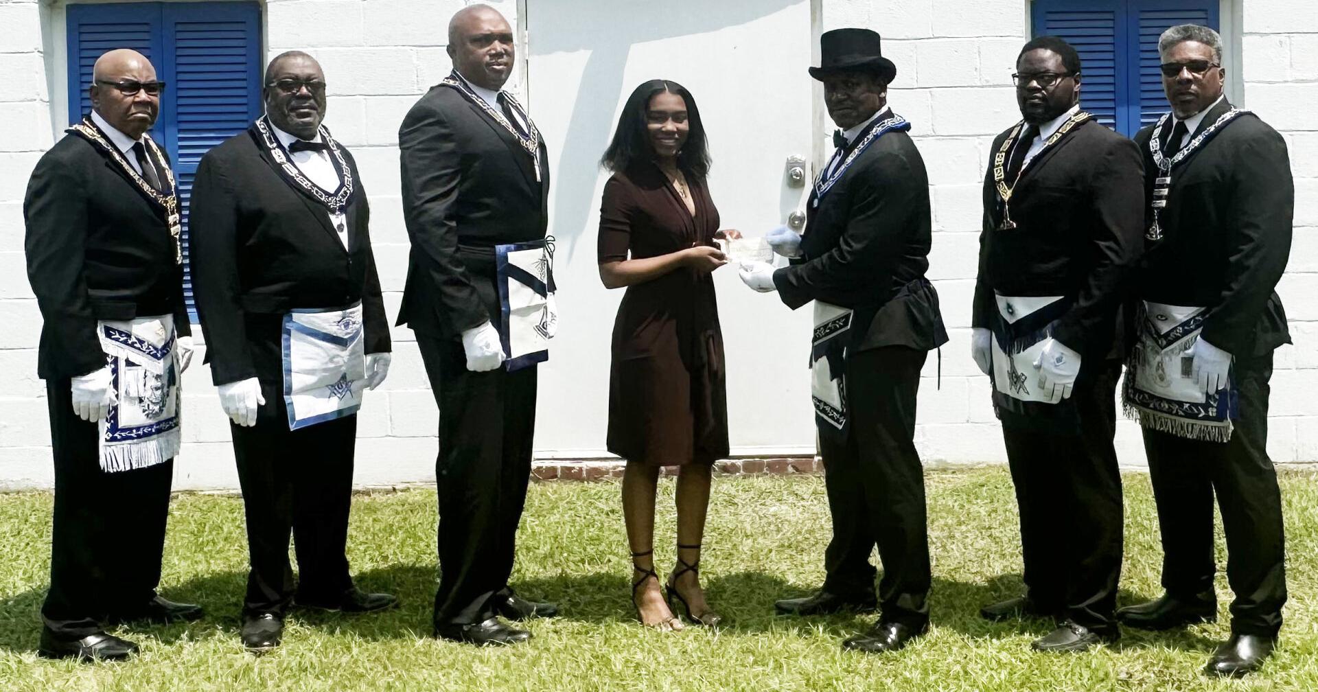 Hadoth Lodge No. 250 presents scholarship - Vimarsana News