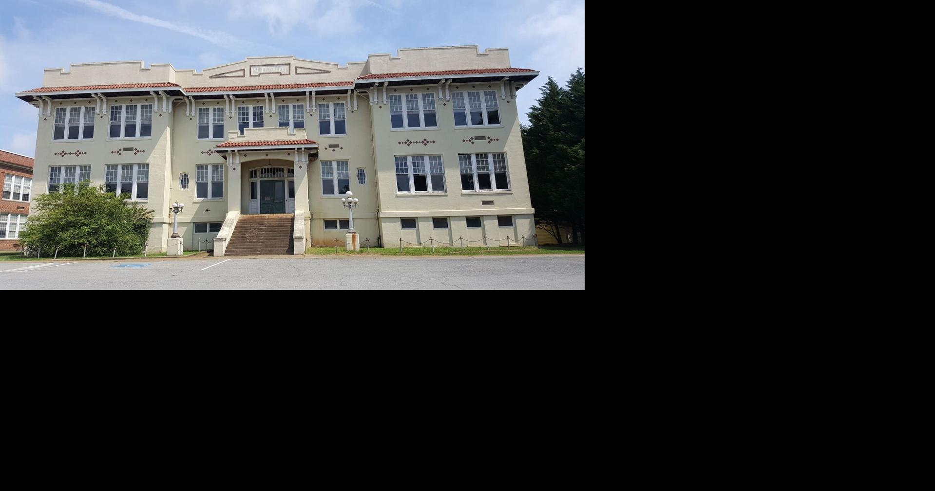 Town Council holds short meeting but a long work session