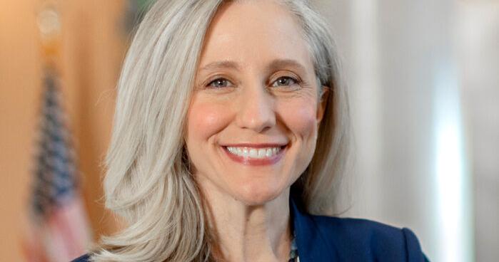 Spanberger signs 10 executive orders on first day in office