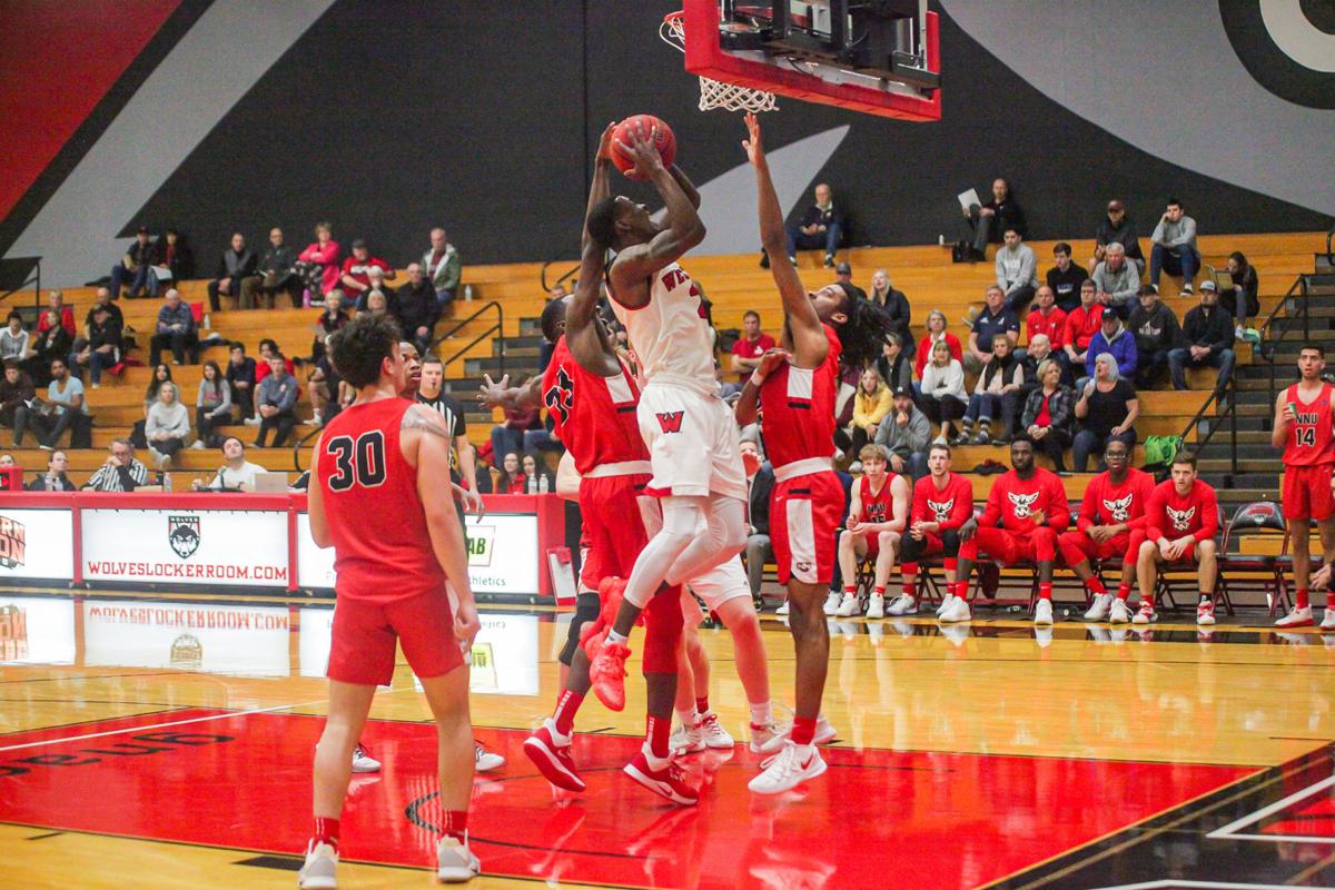 Wolves Men S Basketball Team Splits Games For The Week Sports