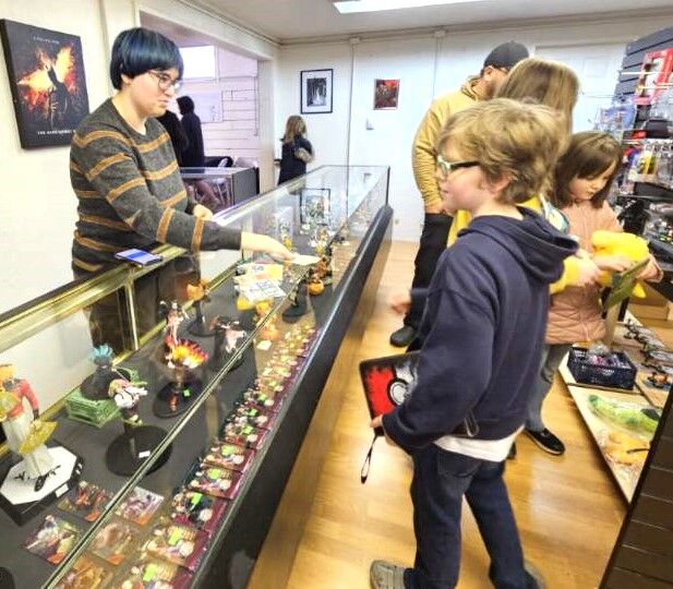 【77Collection Store】 7839621-eyeglasses-angle-view.jpg