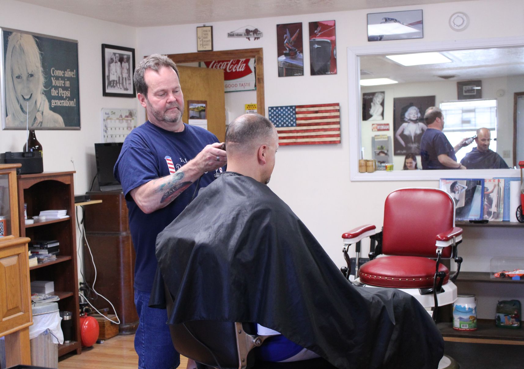 Dallas Barber Marks 10 Years | News | Polkio.com