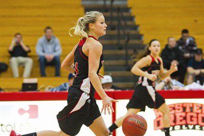 Wou Women S Basketball Preview Lone Senior Lorrie Clifford Leads