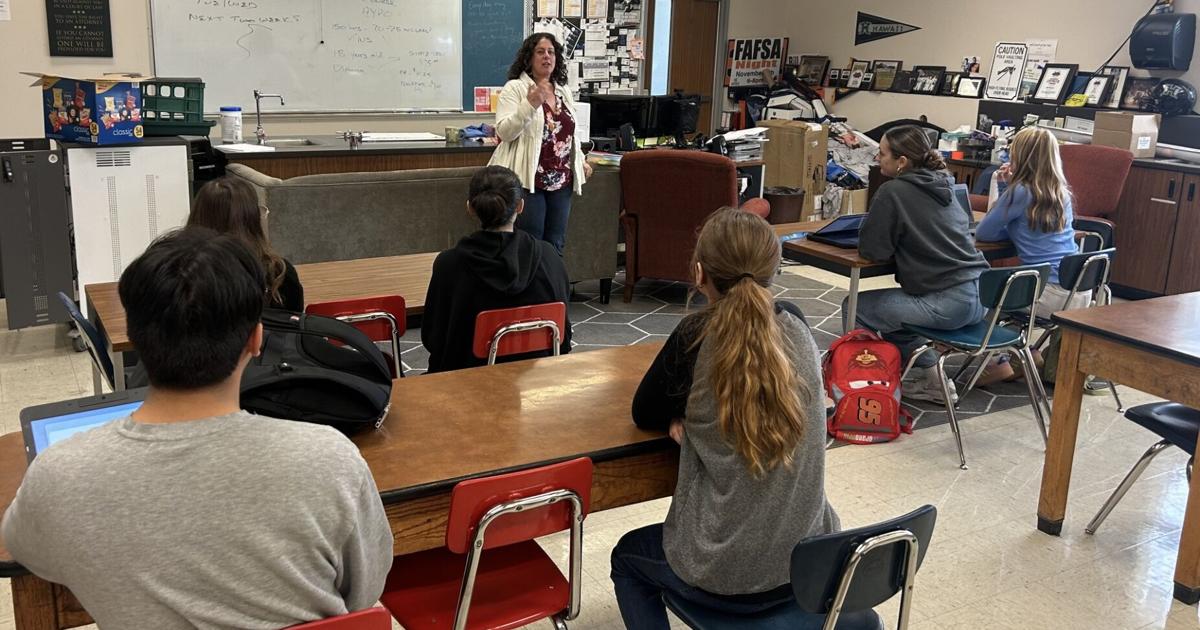 DHS launches after-school real estate, insurance training program | News DHS launches after-school real estate, insurance training program | News