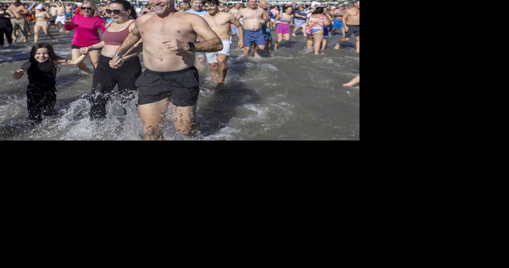 Photos: Chilly Charleston revelers ring in the new year with polar plunge