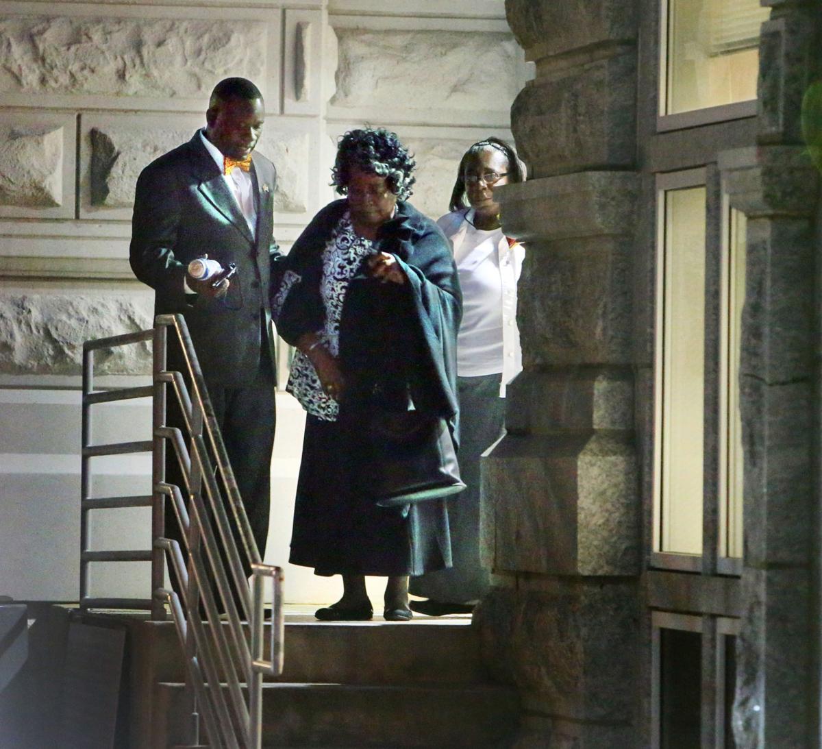 Walter Scott's mother leaves courthouse
