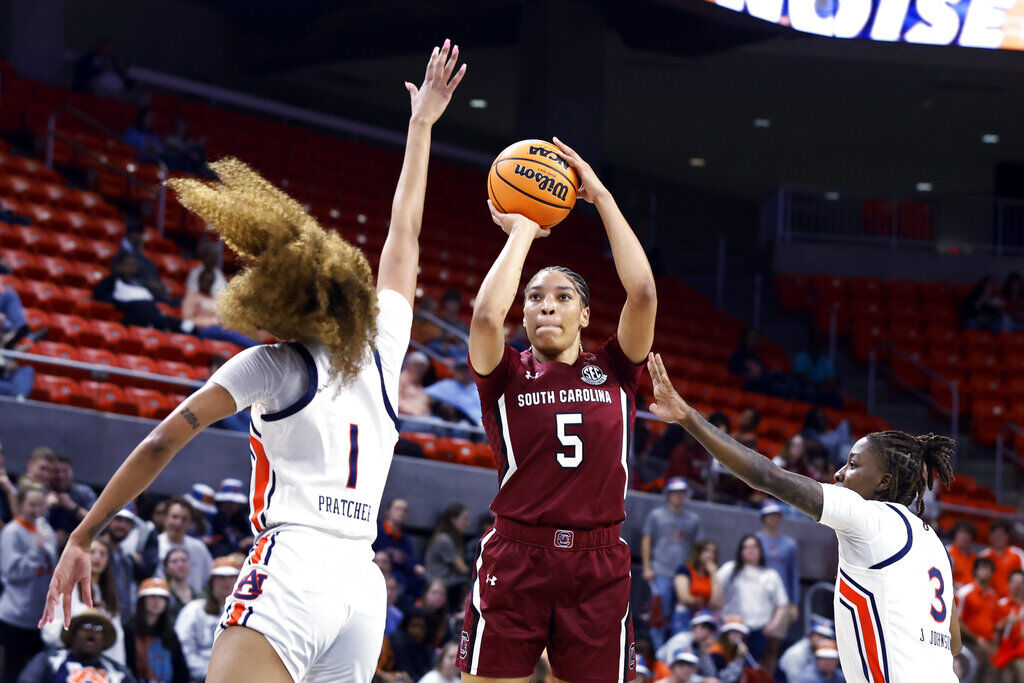 No. 1 South Carolina stays perfect in showdown win over No. 3 LSU