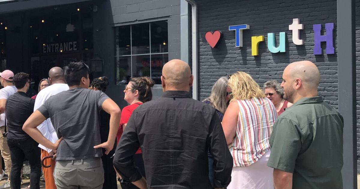 Ein texanisches BBQ-Restaurant eröffnet in Charleston. Außerdem sucht die ...