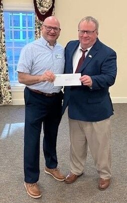 Vital Aging receives donation for meal program