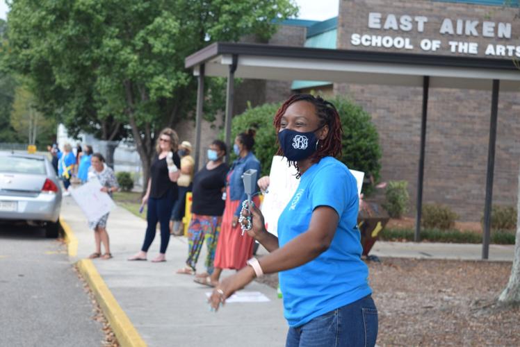 East Aiken School of the Arts celebrates with a back parade