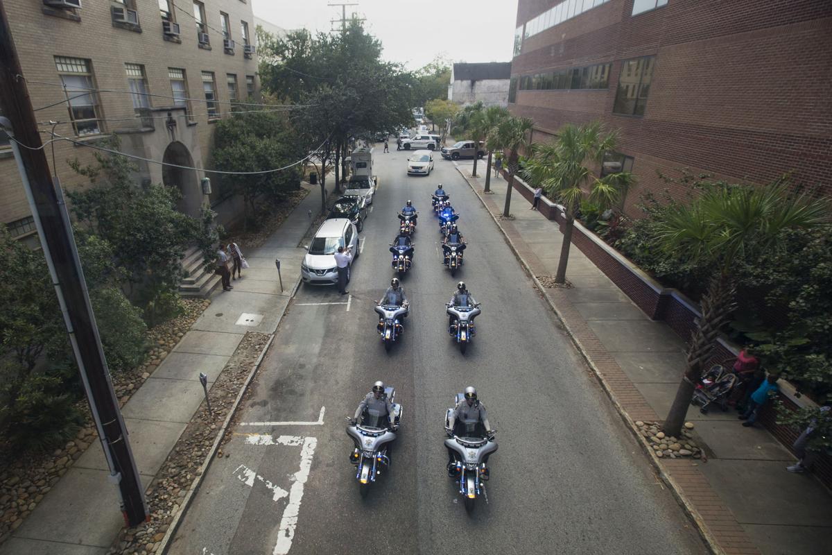LP Fallen officer procession 100248_03.JPG