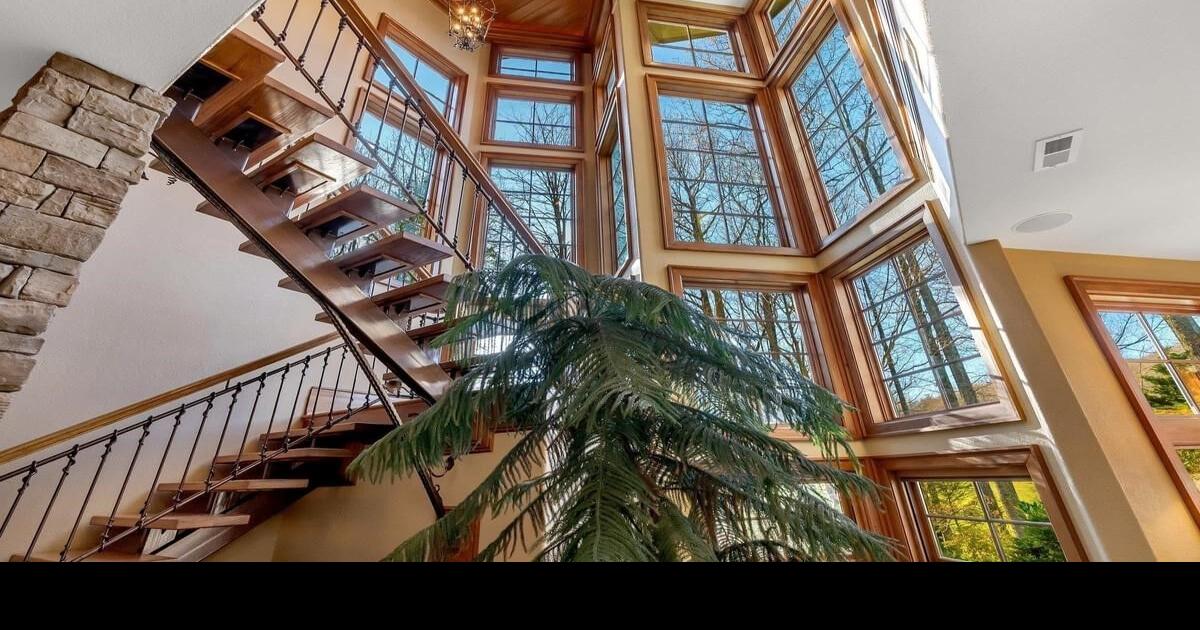 Glassy Mountain home features 2,700 feet of elevation, and a 2.3