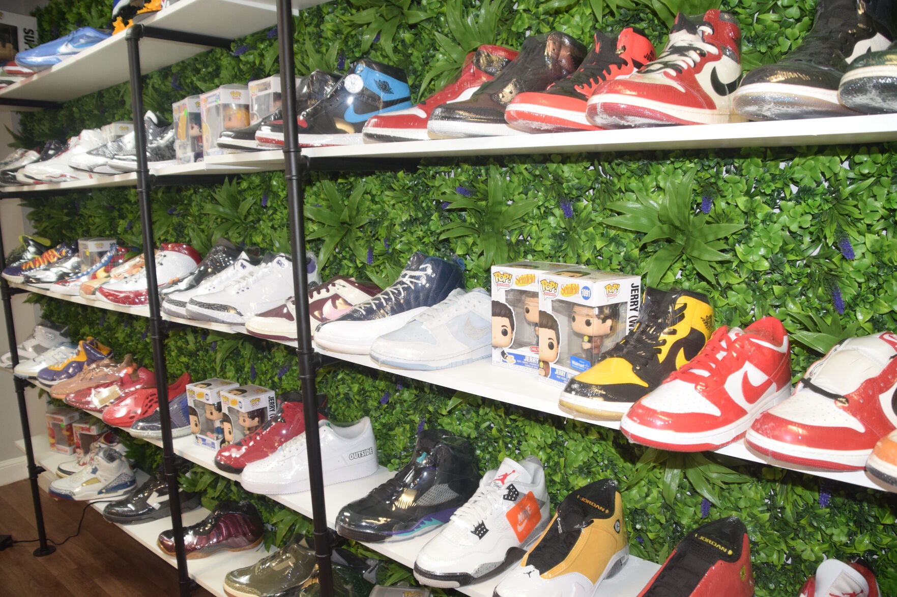 shoe stores that sell jordans