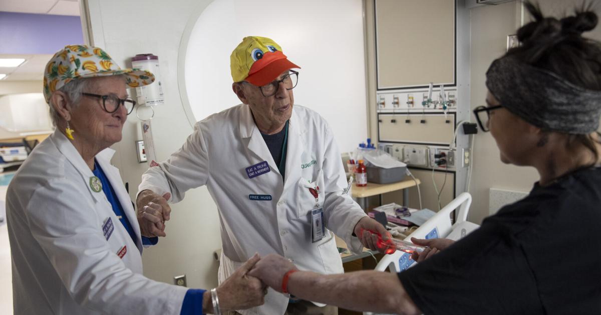 Lachen als Medizin: Clowns ziehen durch die Flure des MUSC-Krankenhauses ...