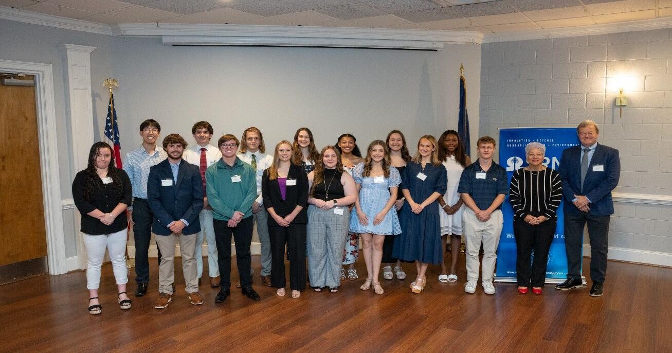 SRNS family scholarships distribute $45k among 15 winners - Vimarsana News