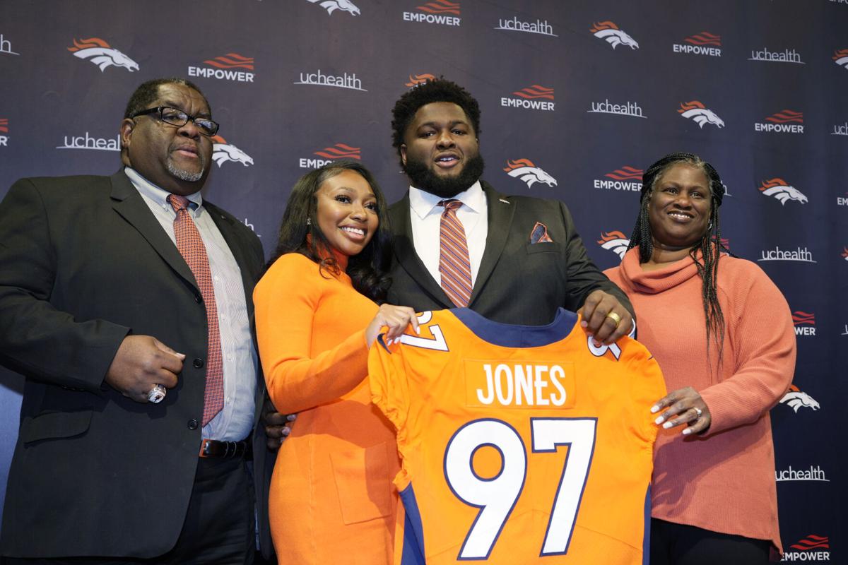 Jones thanks wife, Atlanta fans in speech - Middlesboro News