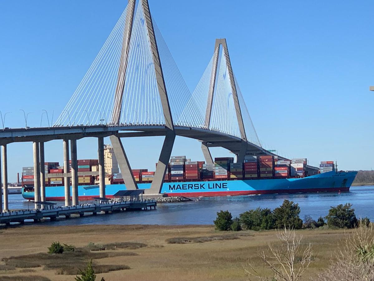 SC, federal politicians get behind Charleston ports agency's barge idea