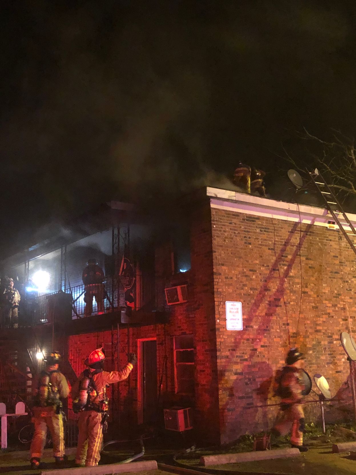 Man arrested after North Charleston apartment fire displaces 16 residents