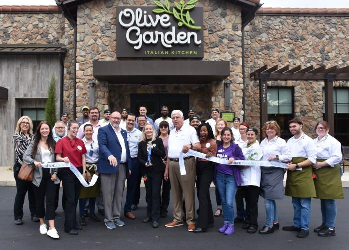 Aiken Olive Garden welcomes nearly 3,000 'friends and family' for soft  opening, Aiken Area Business