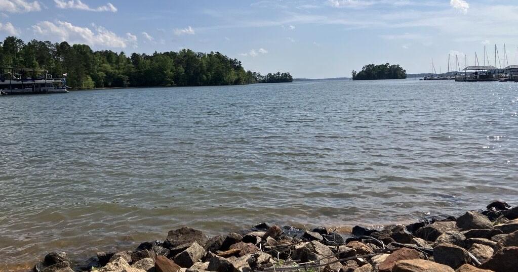 Lake Hartwell to be kept low over flaw in dike protecting Clemson. It may last 10 years.