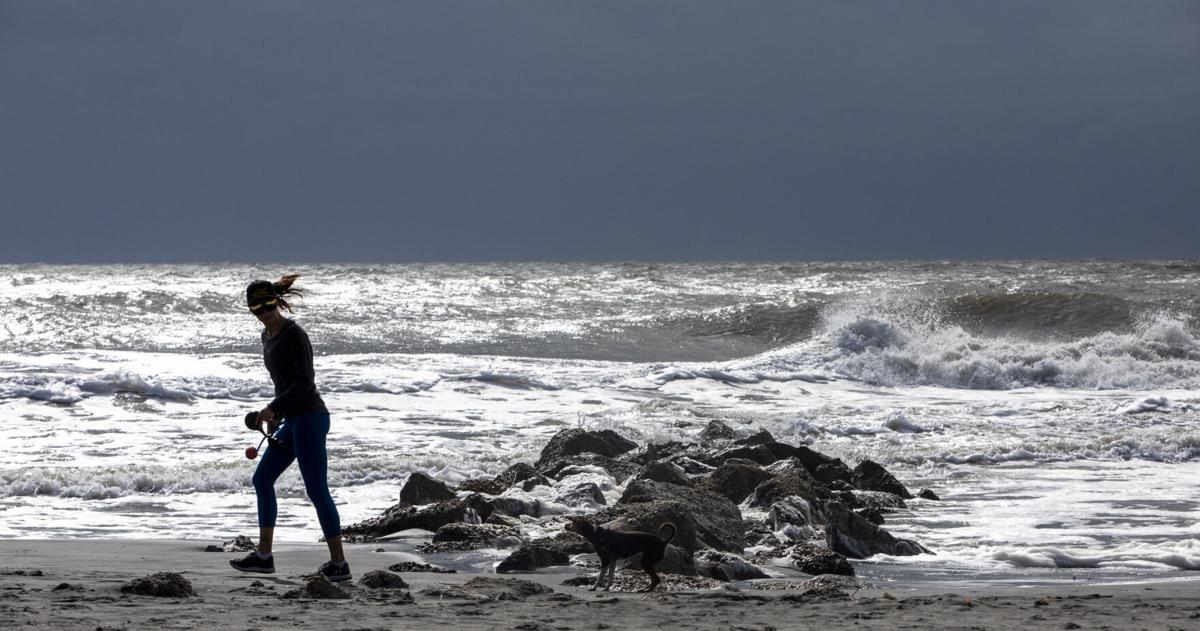 Folly Beach wants to use AI cameras to track erosion and tourism. Some leaders have questions.