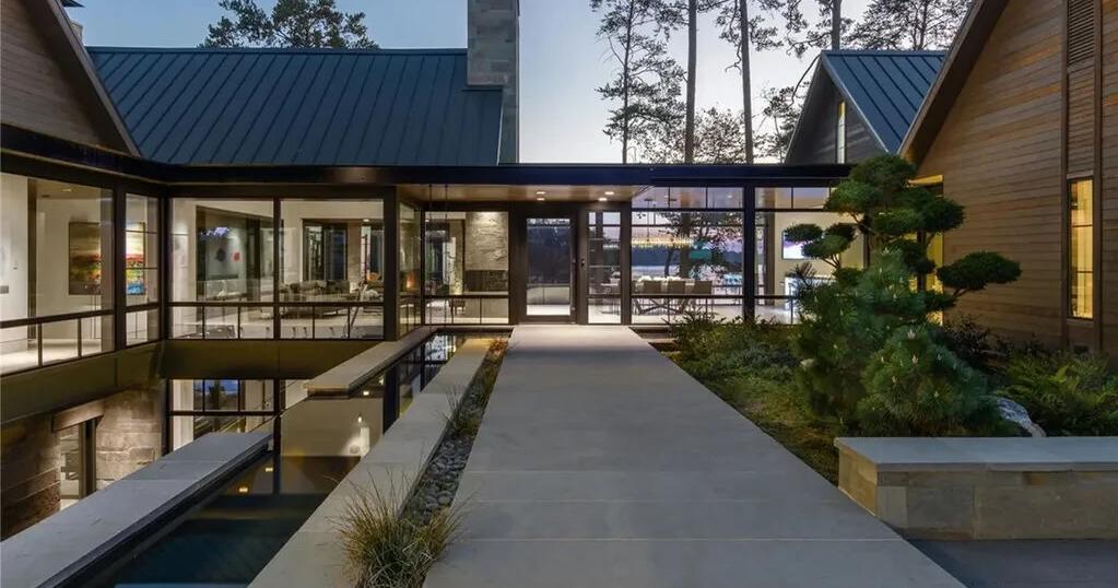 Lake Keowee home sells for more than $9 million. Again.
