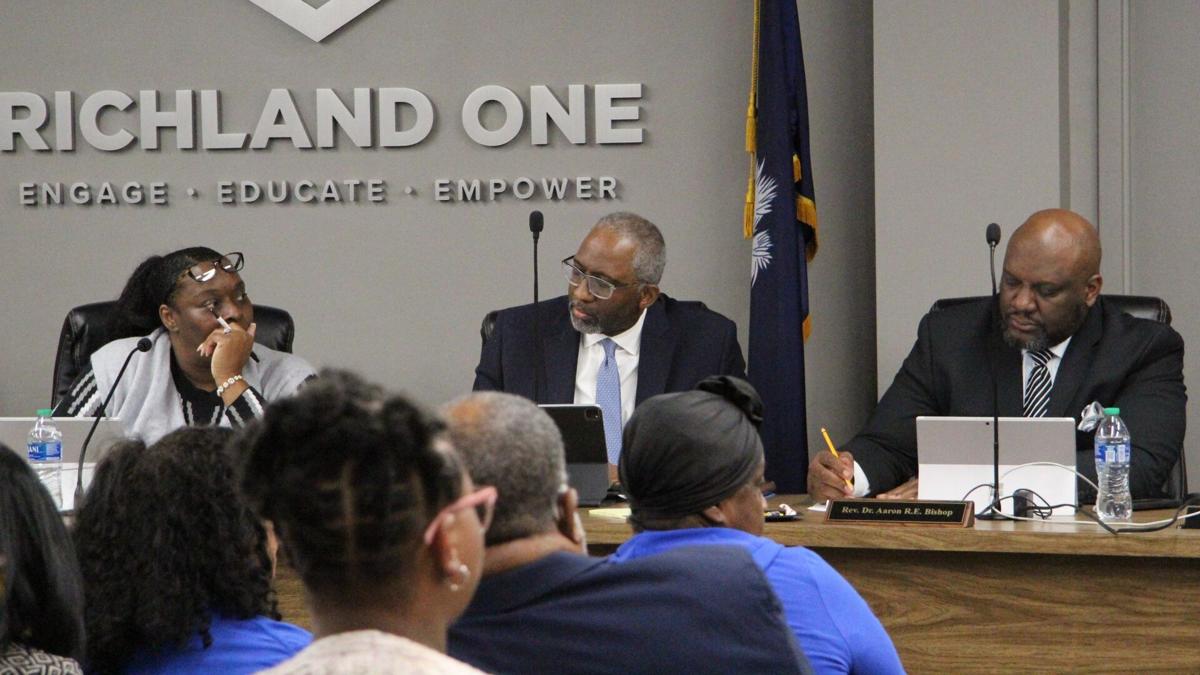 Richland One school board vote broke state law, lawsuit says | Columbia  Education | postandcourier.com
