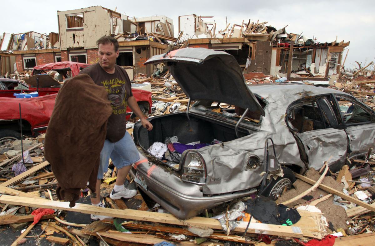 Tornadoes ravage Midwest