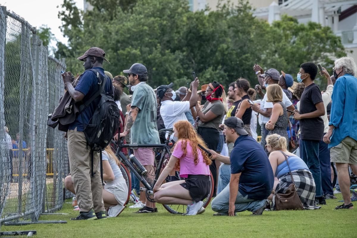 pp TWOB6653-crowd-fence.jpg