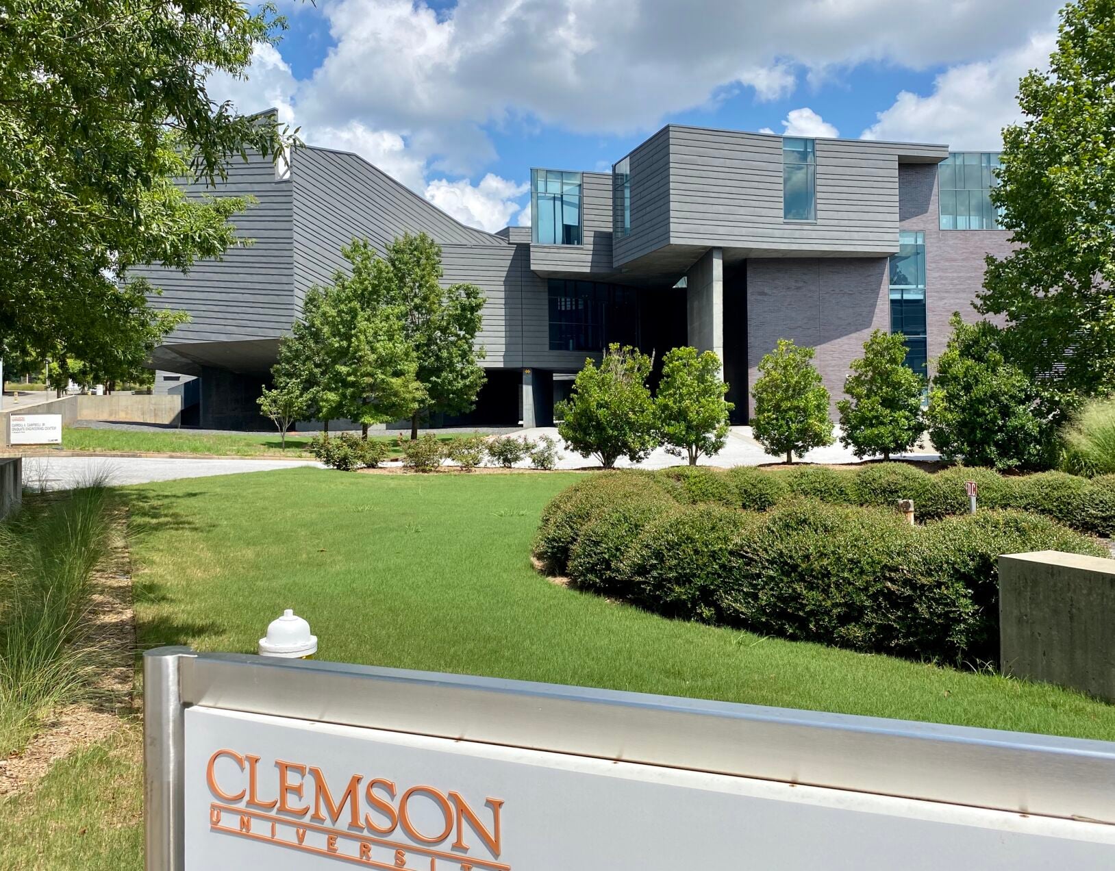 Clemson, US Army partner up on autonomous vehicle design at Greenville facility - Vimarsana News