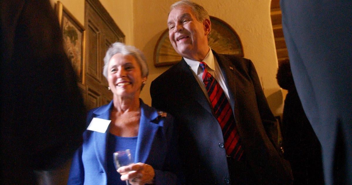 Alex Sanders, judge, college president, statesman and South Carolina storyteller, has passed
