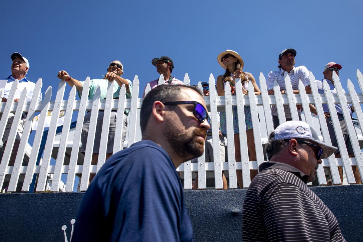 Fans on 18.JPG