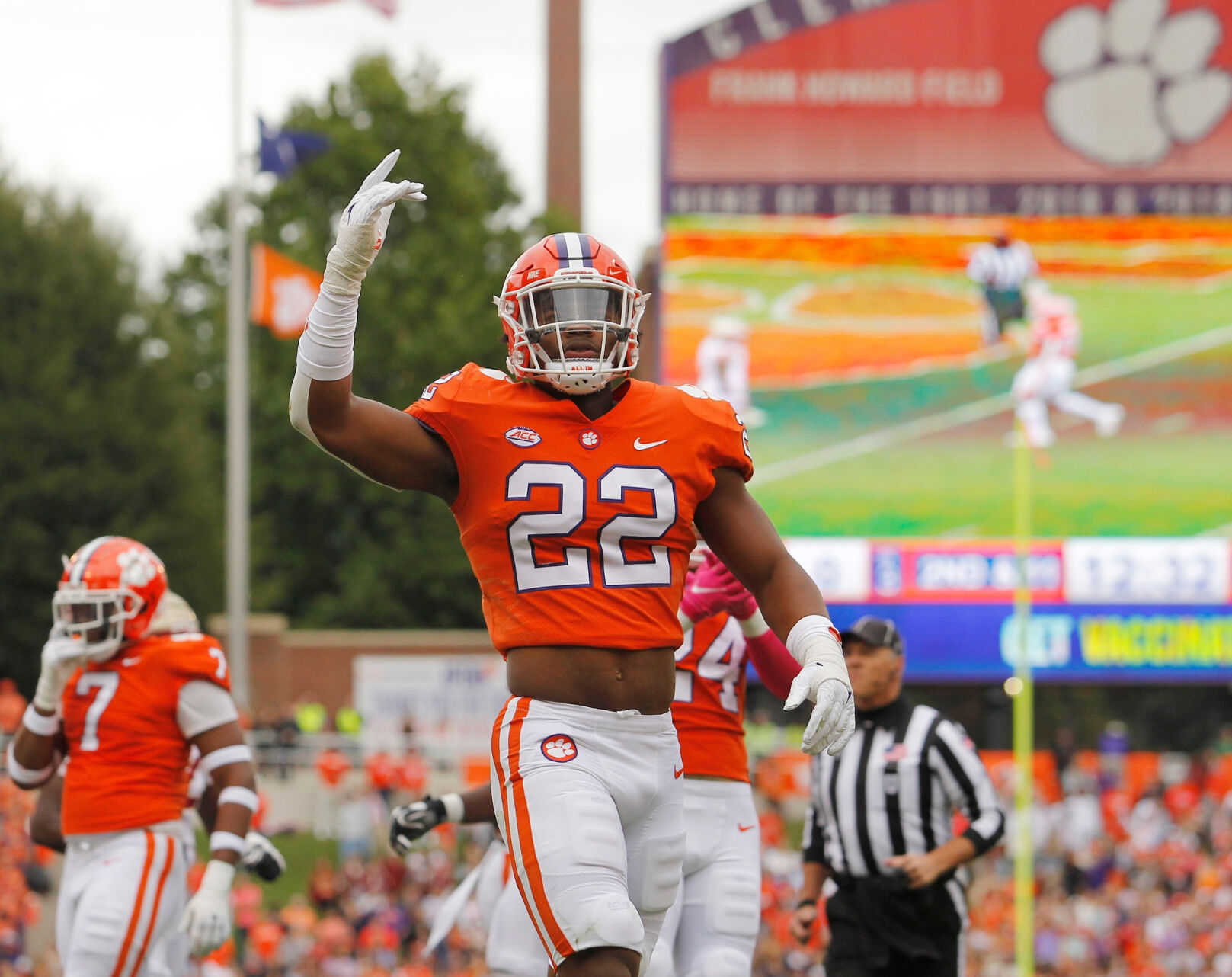 Clemson Linebacker Trenton Simpson Ready For His Close-up In 2022 ...