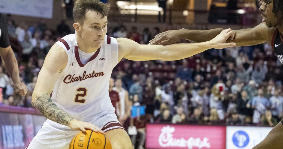 CofC's Reyne Smith shoots past early struggles