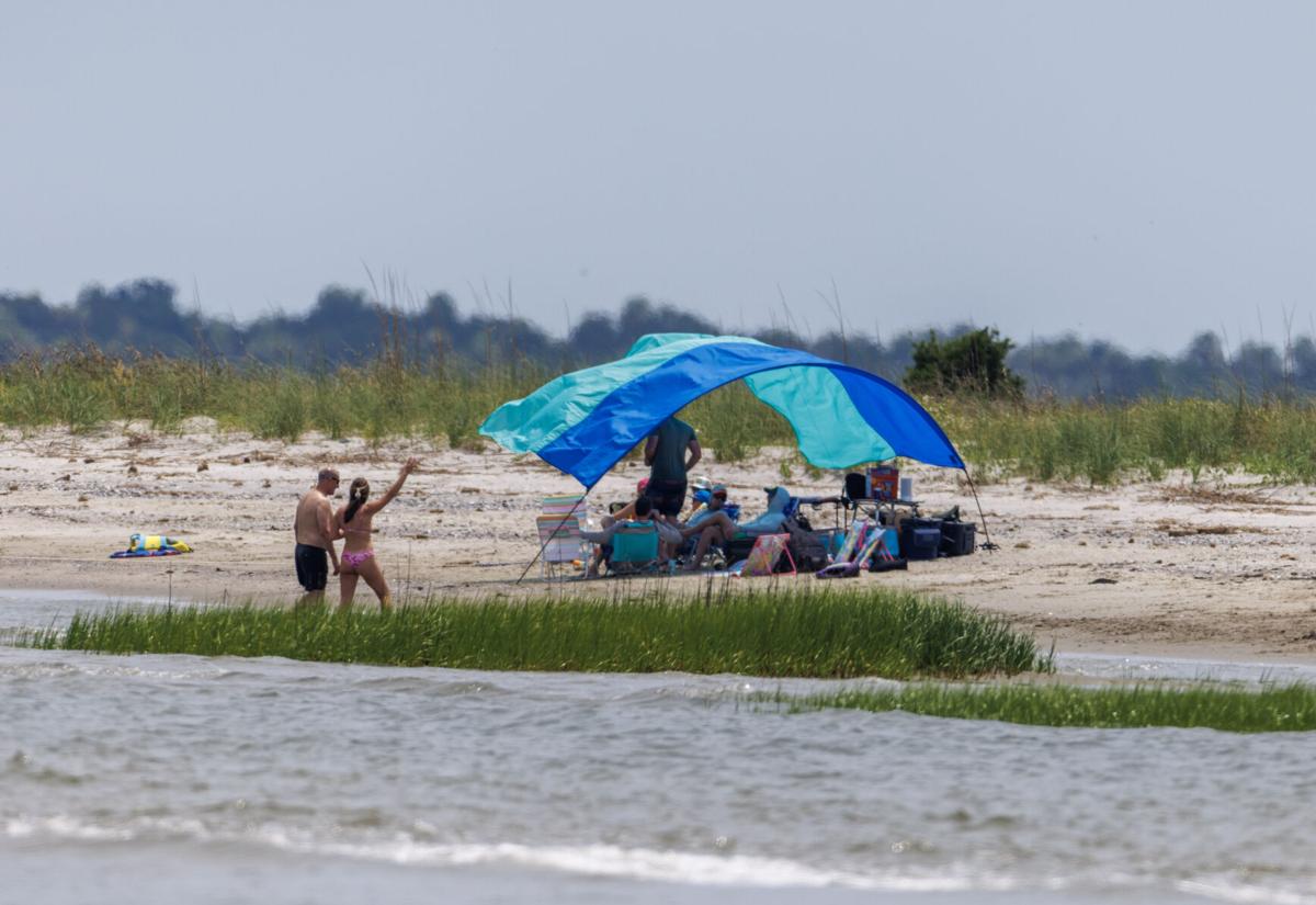 Myrtle Beach committee says no to wind-driven beach shades