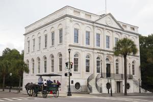 The tale of the tail of George Washington’s horse in a painting that hangs in Charleston City Hall