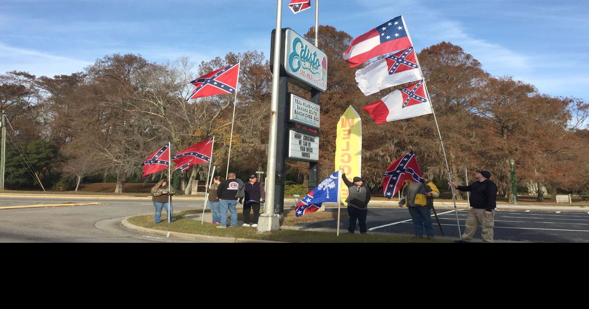 Orangeburg restaurant owner takes Confederate flag flight to City Hall