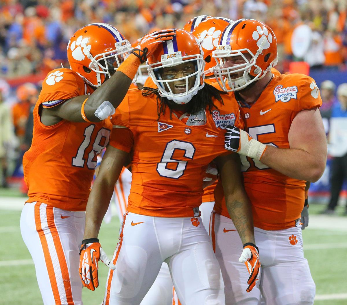 Deshaun Watson Salutes Clemson Football History, Steve Fuller With Jersey -  Stadium