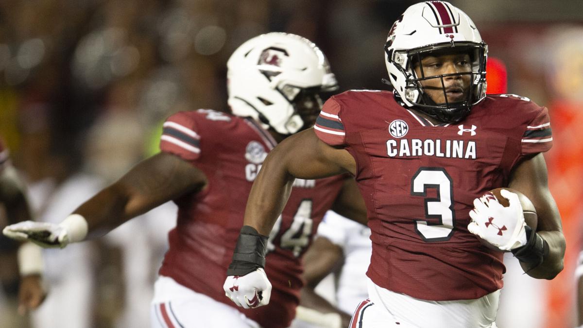 Jordan Burch's interception return gets Gamecocks' offensive coaches  thinking, South Carolina