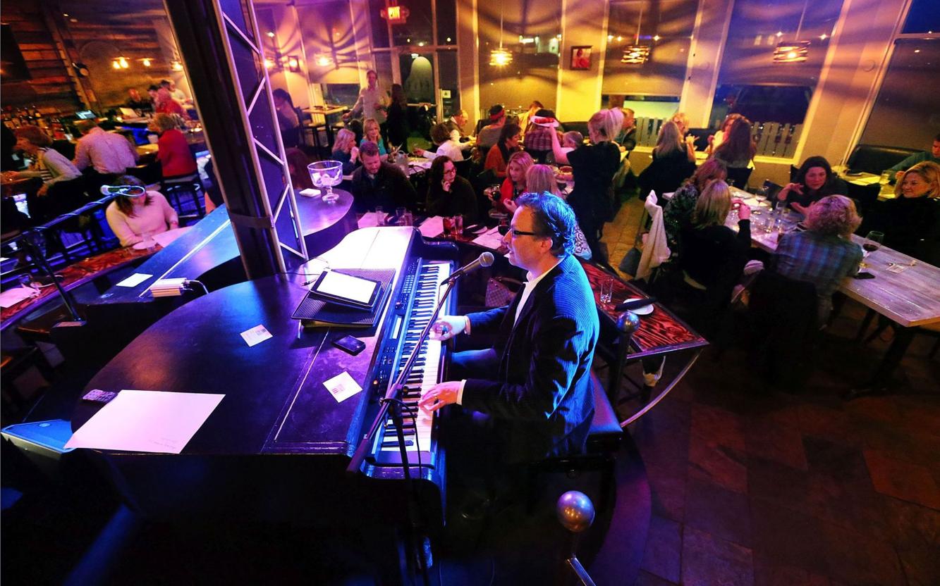 Sing Us A Song Piano Man Fill Restaurant And Piano Bar Brings First Dueling Piano Show To Mount