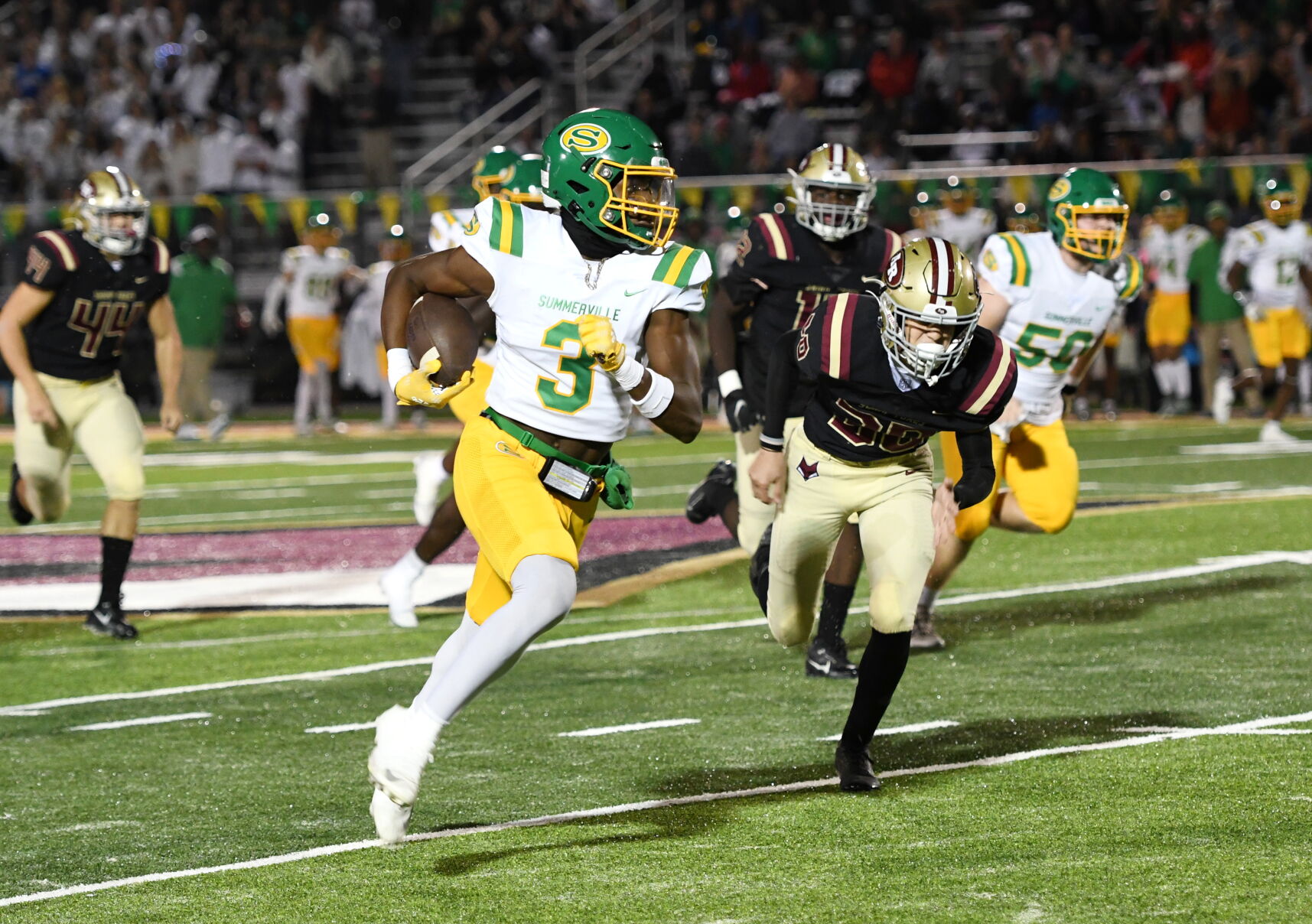 Summerville defeats Ashley Ridge 42-38 in a thrilling football game