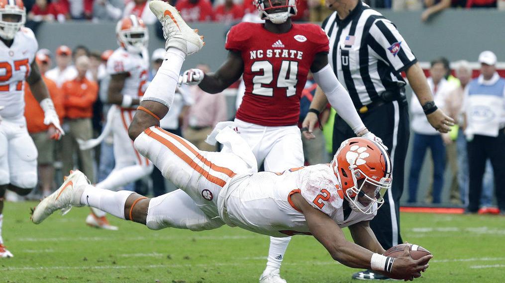Clemson Escapes K Von Wallace S Last Second Interception Seals Clemson S 38 31 Win Over Nc State Sports Postandcourier Com
