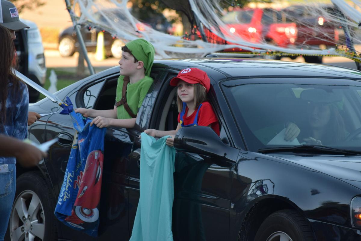 x NA Drive thru trick or treat 038.JPG