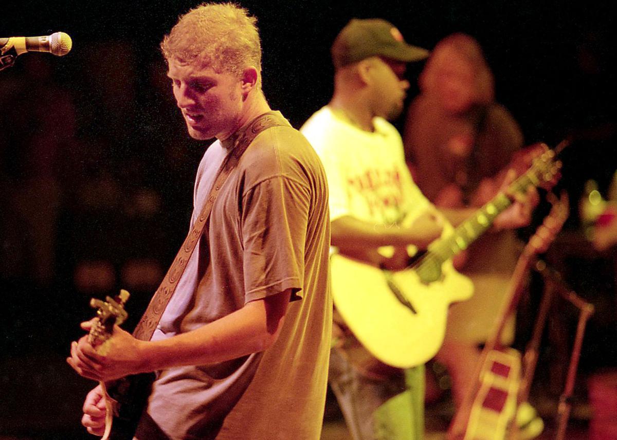 Hootie & the Blowfish in 1995 on 'Cracked Rear View' tour Photo