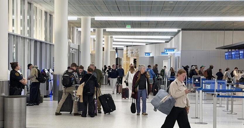 Charleston airport travelers can now grab a bite any time of day or night